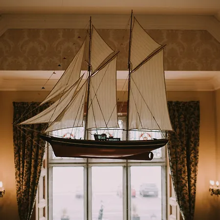 Royal Valentia Hotel 3*