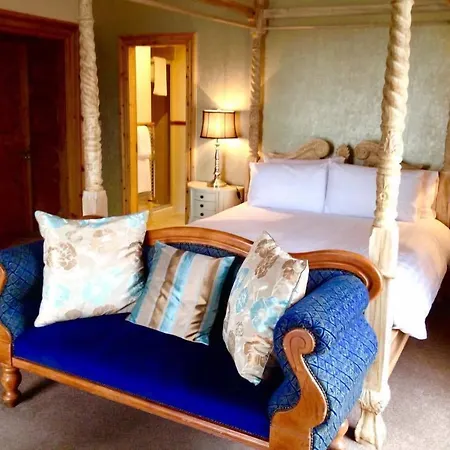 Royal Valentia Hotel Отель