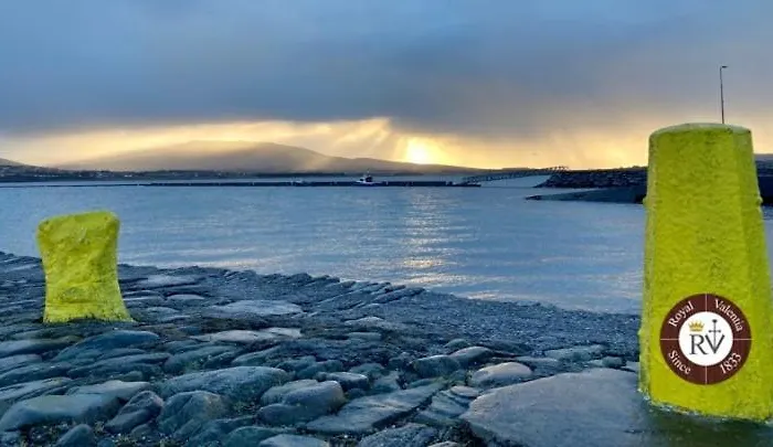 Royal Valentia Hotel Отель Knights Town