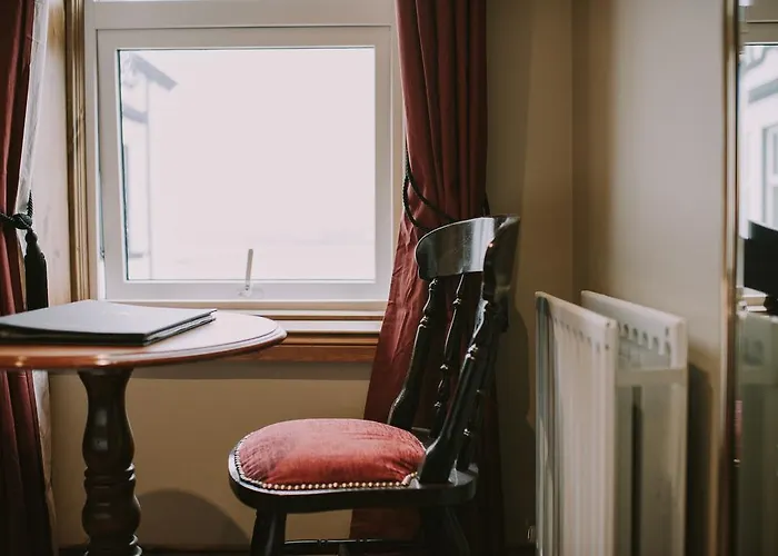 Royal Valentia Hotel Отель Knights Town