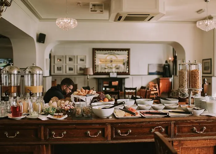 Royal Valentia Hotel Отель 3*