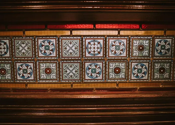 Royal Valentia Hotel Отель Knights Town