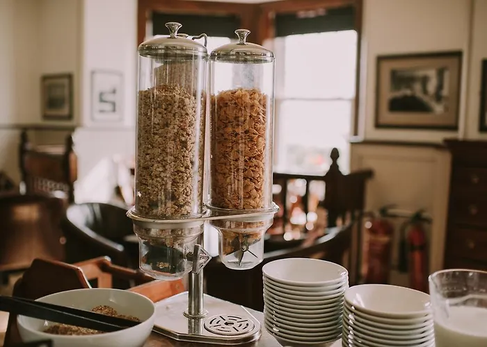 Royal Valentia Hotel 3*